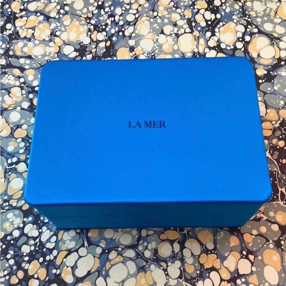 La Mer Keepsake Collector’s Jewelry or Beauty Box Blue Velvet Lined. New.